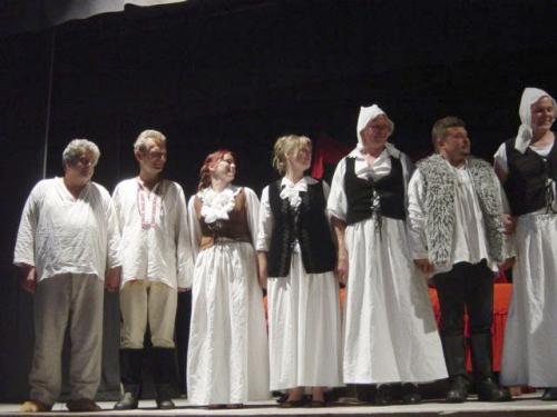 Vo sviatočný deň 5.&nbsp;júla 2010&nbsp;navštívili našu obec šašovskí divadelníci, ktorí našim občanom zahrali hru  Hrozná dráma o&nbsp;hroznej Alžbete.