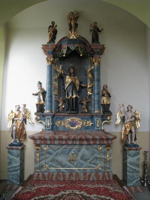 Oltár sv.&nbsp;Jána Nepomuckého sa nachádza v&nbsp;kostole s